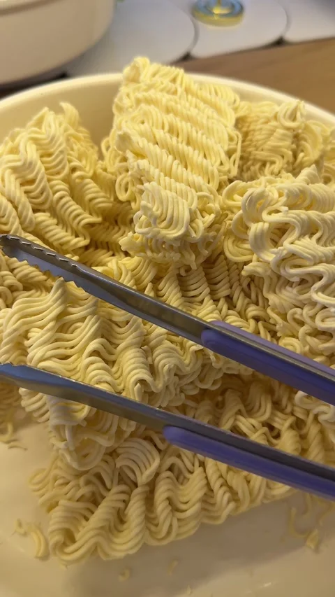 Instant Ramen Noodles 库存影片 345397941