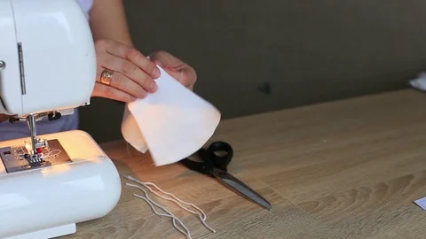 Instructions for making a respiratory mask at home. Stock Footage 129809455
