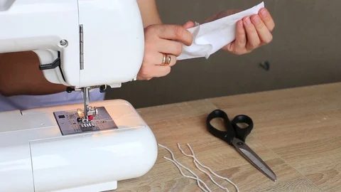 Instructions for making a respiratory mask at home. Stock-Footage 129809487