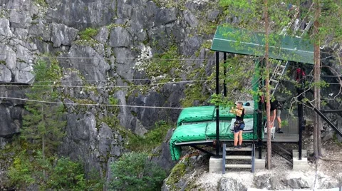 Instructor bungee. 4K. Stock Footage 65582443