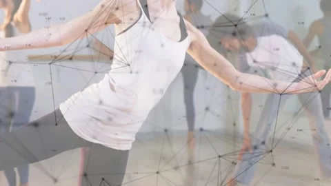 On instructor cue class balancing single-leg while node overlay and red bars 動画素材 333477824