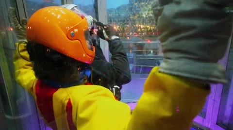 Instructor helps woman to start fly in air tube, Moscow Vidéo 68338486