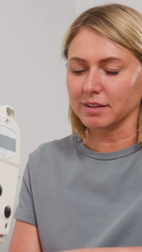 Instructor teaches sewing, Skilled instructor demonstrates various pattern 스톡 동영상 326927133