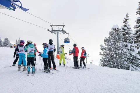 Instructor teaching Group of Children skiing on Zillertal Arena Fotos Stock