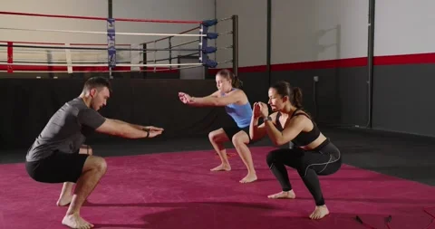 Instructor with trainees signaling squat start after rope skipping for strength Видео 340454176