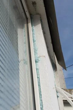 Insulation around the window with foam plastic. Insulation of the facade wi.. Foto stock