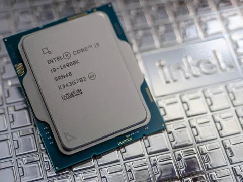 Intel logo on an Intel Core 14th gen i9-14900K processor case, focus on CPU Foto stock