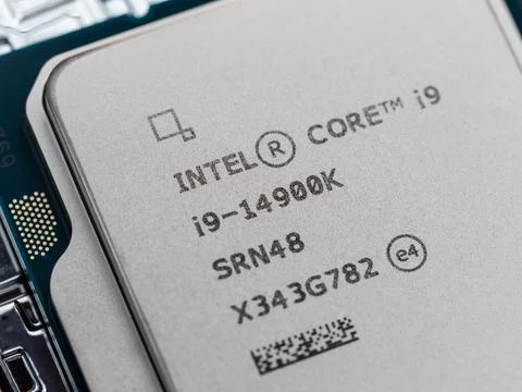 Intel logo on an Intel Core 14th gen i9-14900K processor case, focus on CPU Foto stock