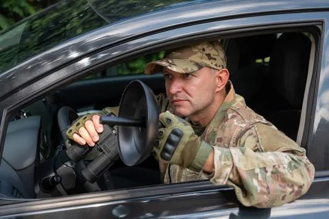 Intelligence operative performs covert radio monitoring and transmitter det.. 库存照片