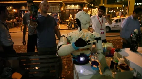 An intelligent robot imitates the movements of the hand of his trainer Stockbeeldmateriaal 54507041