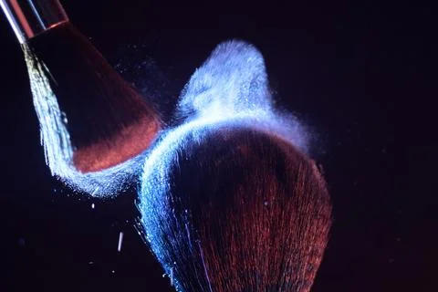 Intense burst creating cloudy dust plume. Dramatic image capturing cloud of p Foto stock