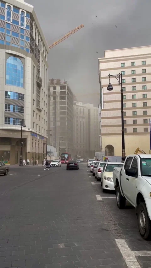Intense Dust Storm Sweeping Through Middle Eastern City Street Vídeos de archivo 337508817