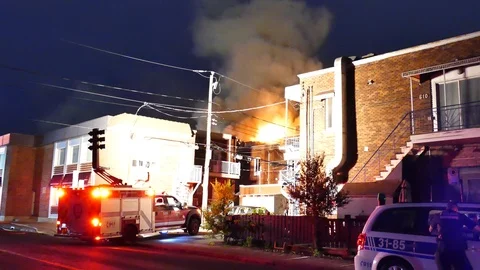 Intense flames coming from apartment building Stock Footage 115932077