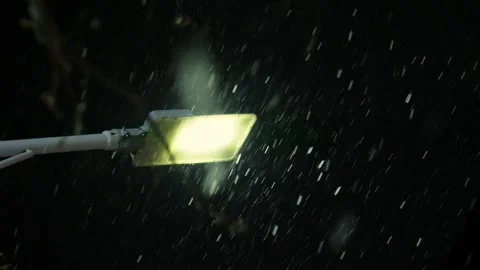 Intense Rain Falls Under Glowing Street Lamp at Night 動画素材 337408923