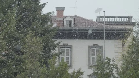 Intense snowfall over an architectural building in the center of Sofia 스톡 동영상 306057060