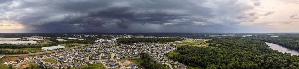 Intense storm approaches housing development in Rock Hill, South Carolina Fotos de archivo