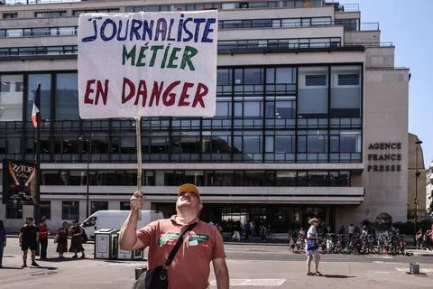 Inter-union demonstration in defense of journalism in France, Paris - 18 Jun 202 库存照片