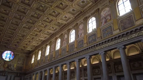 Inter view in the marvelous Basilica of Santa Maria Maggiore in Rome, Italy. Vidéo 160230487