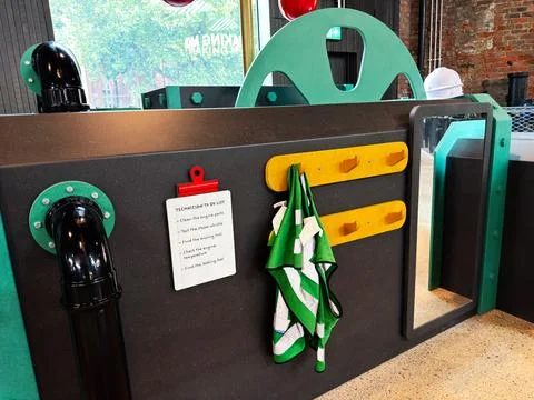 Interactive children's workshop play area with technician tools, green apro.. Foto stock