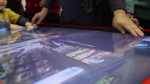 Interactive Tables Stockbeeldmateriaal 77829030