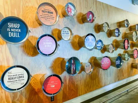 Interactive wall display featuring metal buckets with facts and quotes at a.. Foto stock