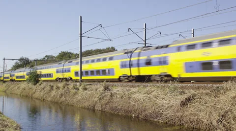 Intercity is chased by a Sprinter train services Vidéo 32281171