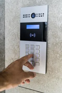 Intercom on door house. Electronic key and video call for entry. Foto stock