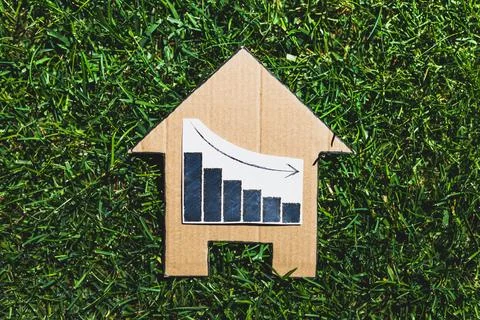 Interest rates going down, text with graph showing stats decreasing and progr Stock Photos