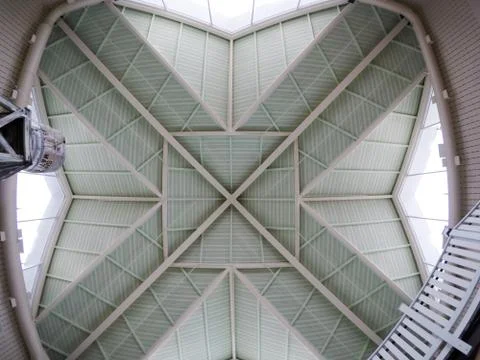 Interesting ceiling pattern in mountain village pool facility Foto stock