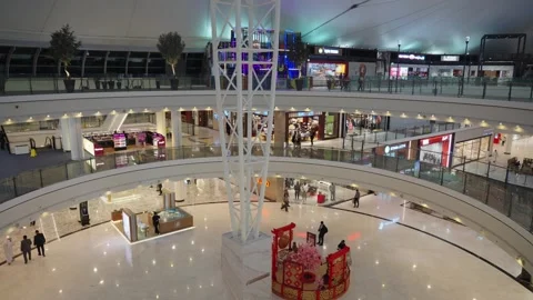 Interior of Abu Dhabi Mall with multi-level shops, glass roof, central atrium 库存影片 331342881
