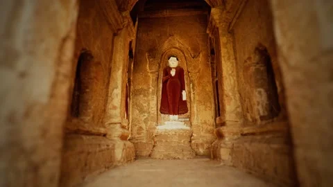 Interior of the ancient temples in Bagan eim ya kyaung Myanmar Vidéo 135884183