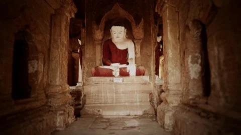 Interior of the ancient temples in Bagan eim ya kyaung Myanmar Vídeos de archivo 142522673