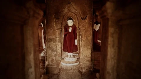 Interior of the ancient temples in Bagan eim ya kyaung Myanmar Vídeos de archivo 142987598