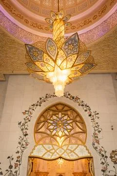 Interior architectural details of the sublime Abu Dhabi mosque - United Ara.. Stock Photos