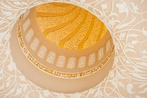 Interior architectural details of the sublime Abu Dhabi mosque - United Ara.. Stock Photos