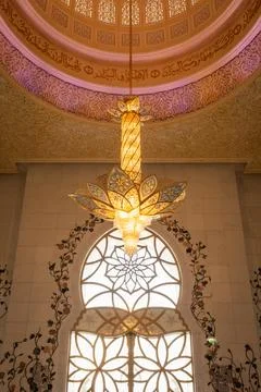 Interior architectural details of the sublime Abu Dhabi mosque - United Ara.. Stock Photos