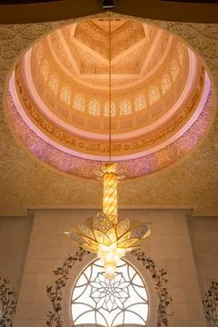 Interior architectural details of the sublime Abu Dhabi mosque - United Ara.. Stock Photos