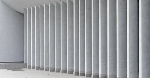 Interior architectural space with concrete columns creating geometric Stock Photos