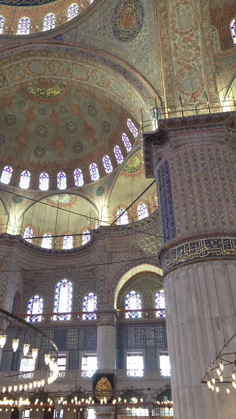 Interior of the Blue Mosque (Sultan Ahmed Mosque) in Istanbul. Vídeo Stock 345598834