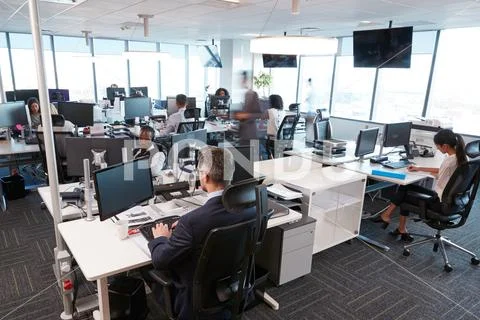Interior Of Busy Modern Open Plan Office With Staff Stock-Fotos