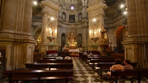 Interior of the Cathedral of Granada, Spain.One of the most important sightseing Vidéo 79487027