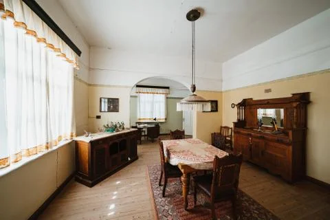 Interior of a colonial living room with table and furnitures Foto stock