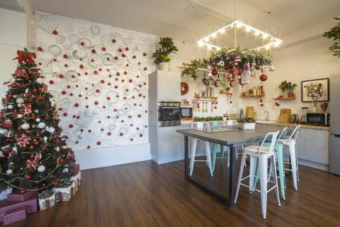 Interior of a cozy modern spacious kitchen for a large family, decorated for  Foto stock