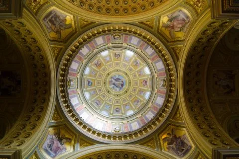 Interior of the cupola. Decorated ceiling with mural and gold. Foto stock
