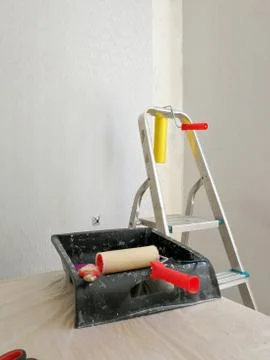 Interior decorating with wallpaper process and tools Foto stock
