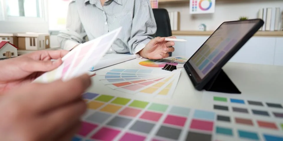 Interior Design Consultation: Engaging Client with Color Samples Stock Photos