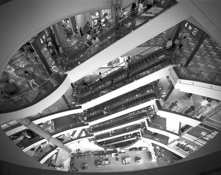 Interior design of Terminal 21 Shopping Mall with people on escalator at Asoke Ilustración de archivo