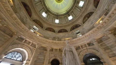 Interior Dome and Statue of Queen Victoria at Victoria Memorial, Kolkata Video stock 312891370