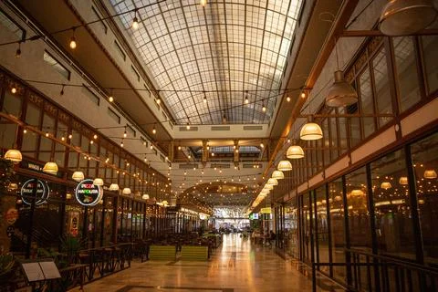 Interior of the downtown Los Angeles Old Arcade building with restaurants and ca Stock Photos