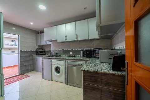 The interior of a fully equipped spacious modern kitchen Stock-Fotos
